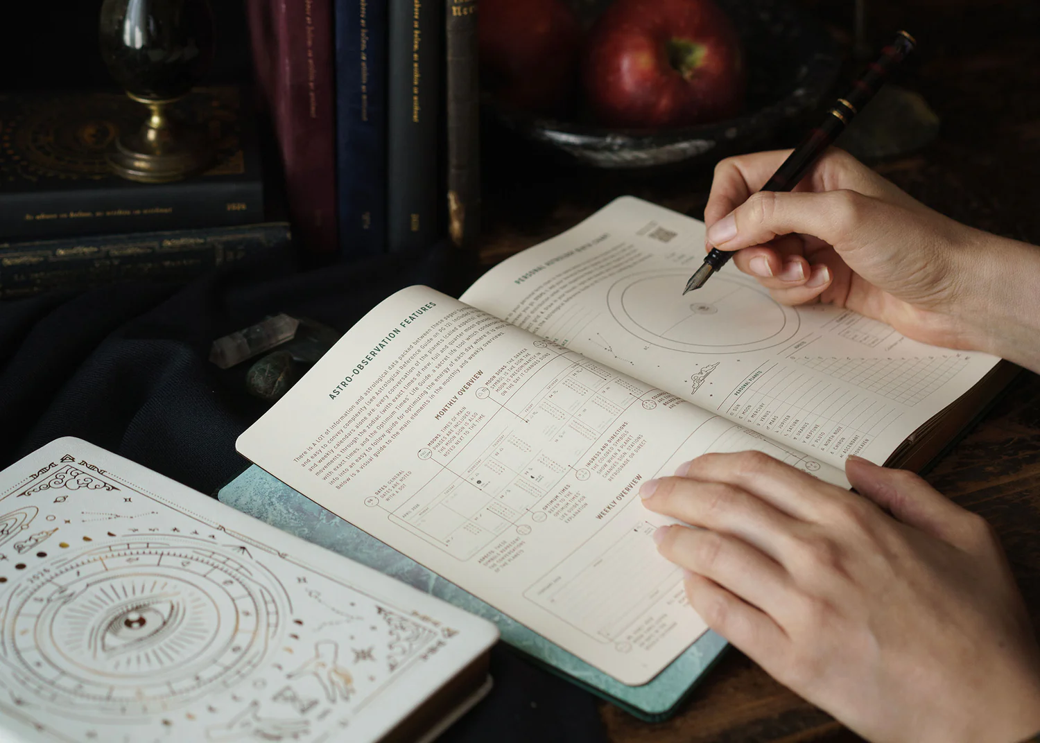 Planner-on-table-pen-in-hand_2_c9571ac5-b524-4ffe-a4da-4dc769d1995b_1500x NAUJA! 2026 metų astrologinė planuotė (balta) - Image 5