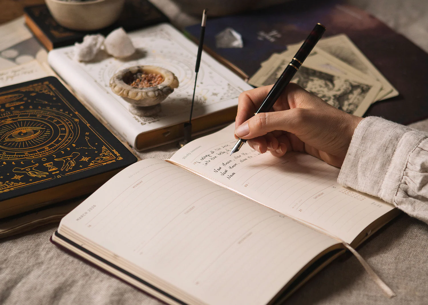 Writing-_-Pen-in-hand_2_1500x NAUJA! 2026 metų astrologinė planuotė (balta) - Image 10