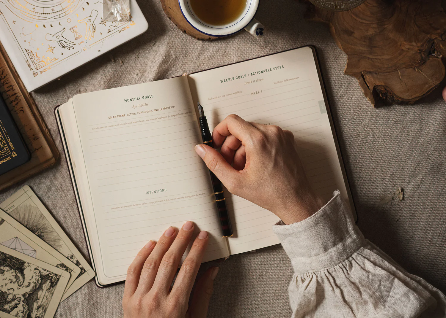 Writing-_-Pen-in-hand_4_a684398e-ad41-4908-924f-3983c0e03952_1500x NAUJA! 2026 metų astrologinė planuotė (balta) - Image 11